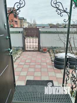 Дом 280м², 3-этажный, участок 10 сот.  