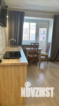 Студия квартира, посуточно, 43м2, 4/5 этаж