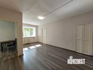 2-к квартира, вторичка, 43м2, 1/4 этаж
